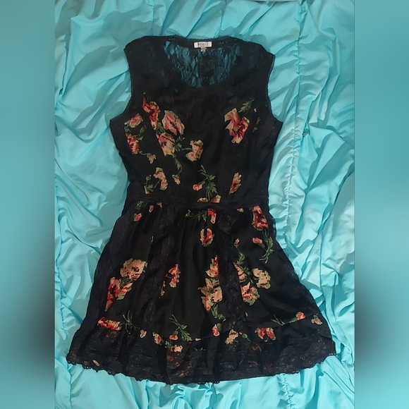 Buffalo Black and Red Floral Dress with Black Lace - Picture 1 of 3